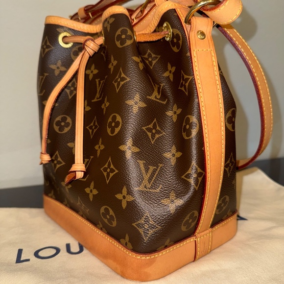 Louis Vuitton- Petit Noé Monogram canvad bucket bag - Picture 3 of 10